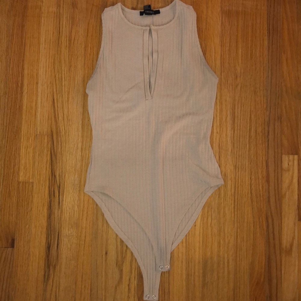 Tan keyhole ribbed bodysuit